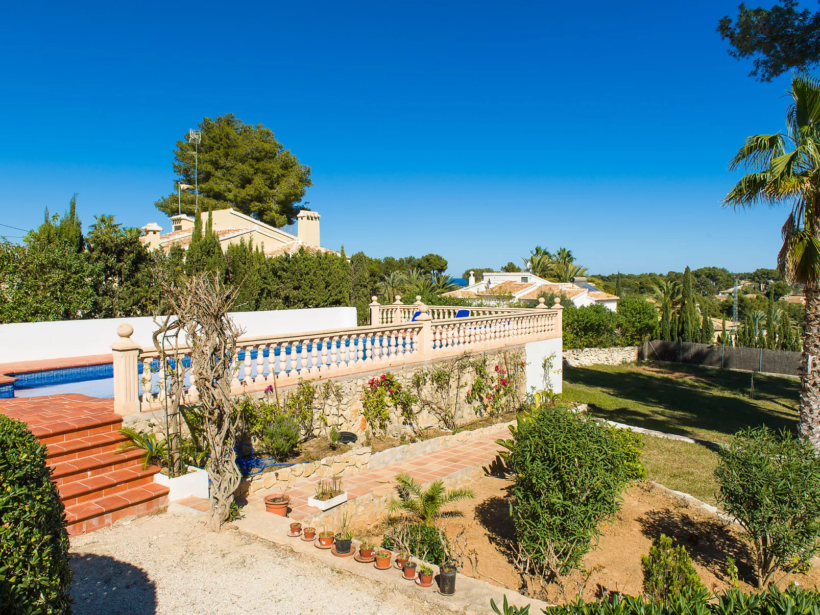Cala Vista-Outside