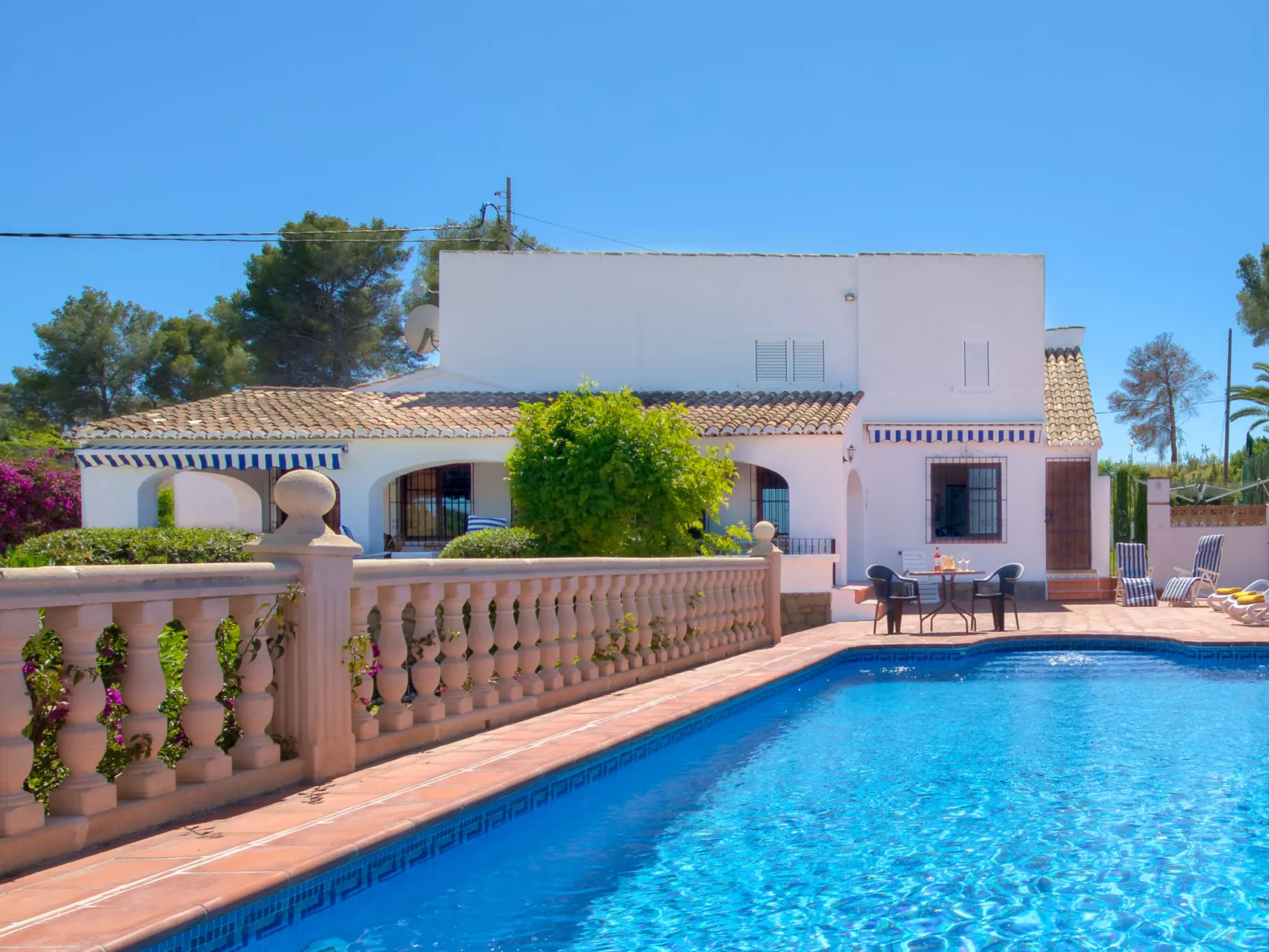 Cala Vista-Outside