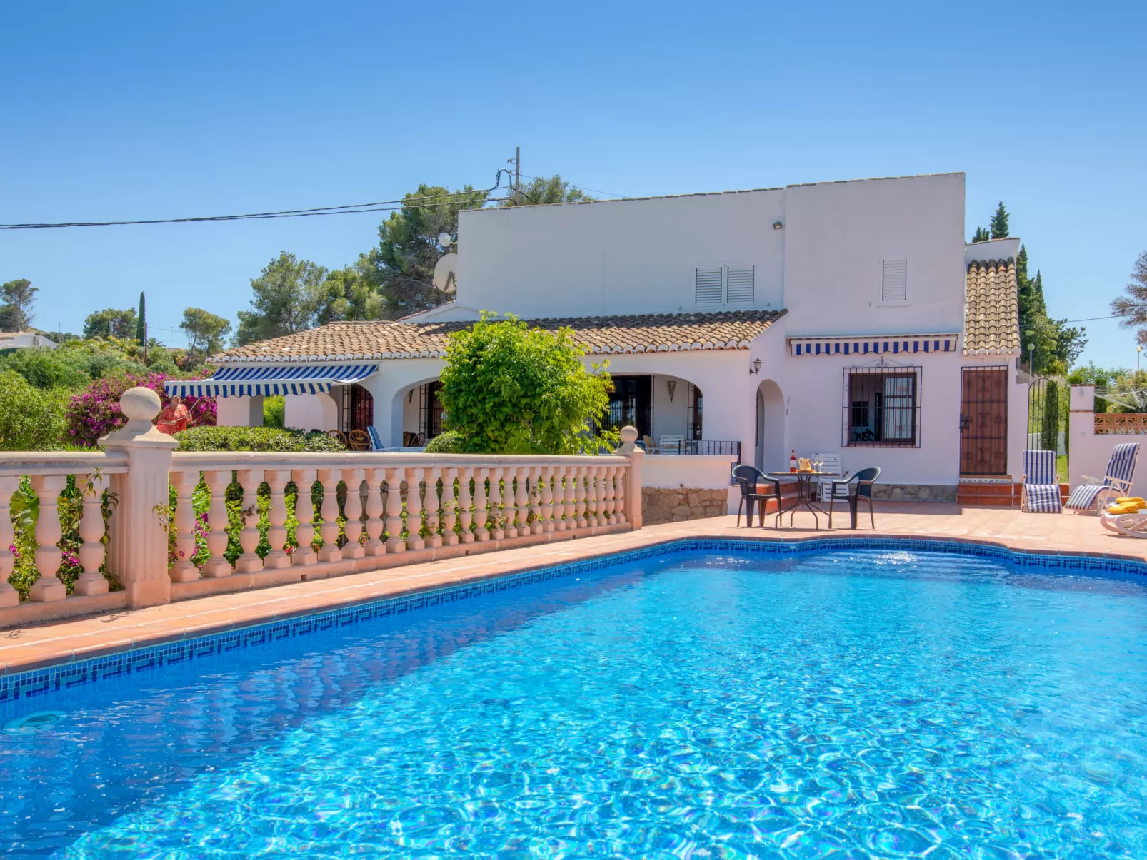 Cala Vista-Outside