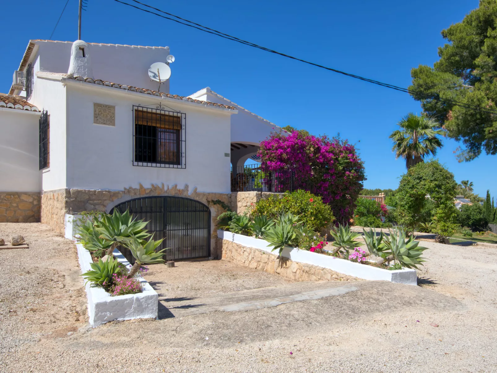 Cala Vista-Outside