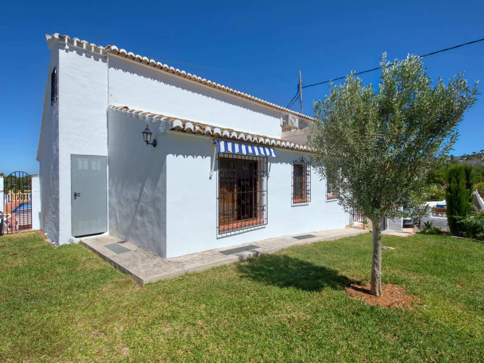 Cala Vista-Outside