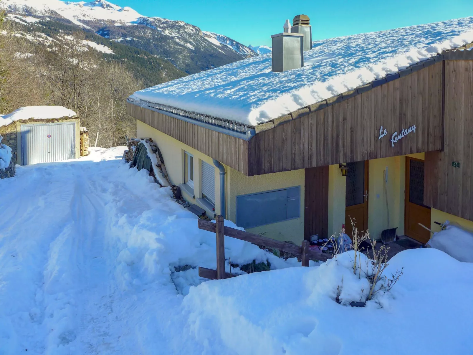Maison Le Fontany-Outside