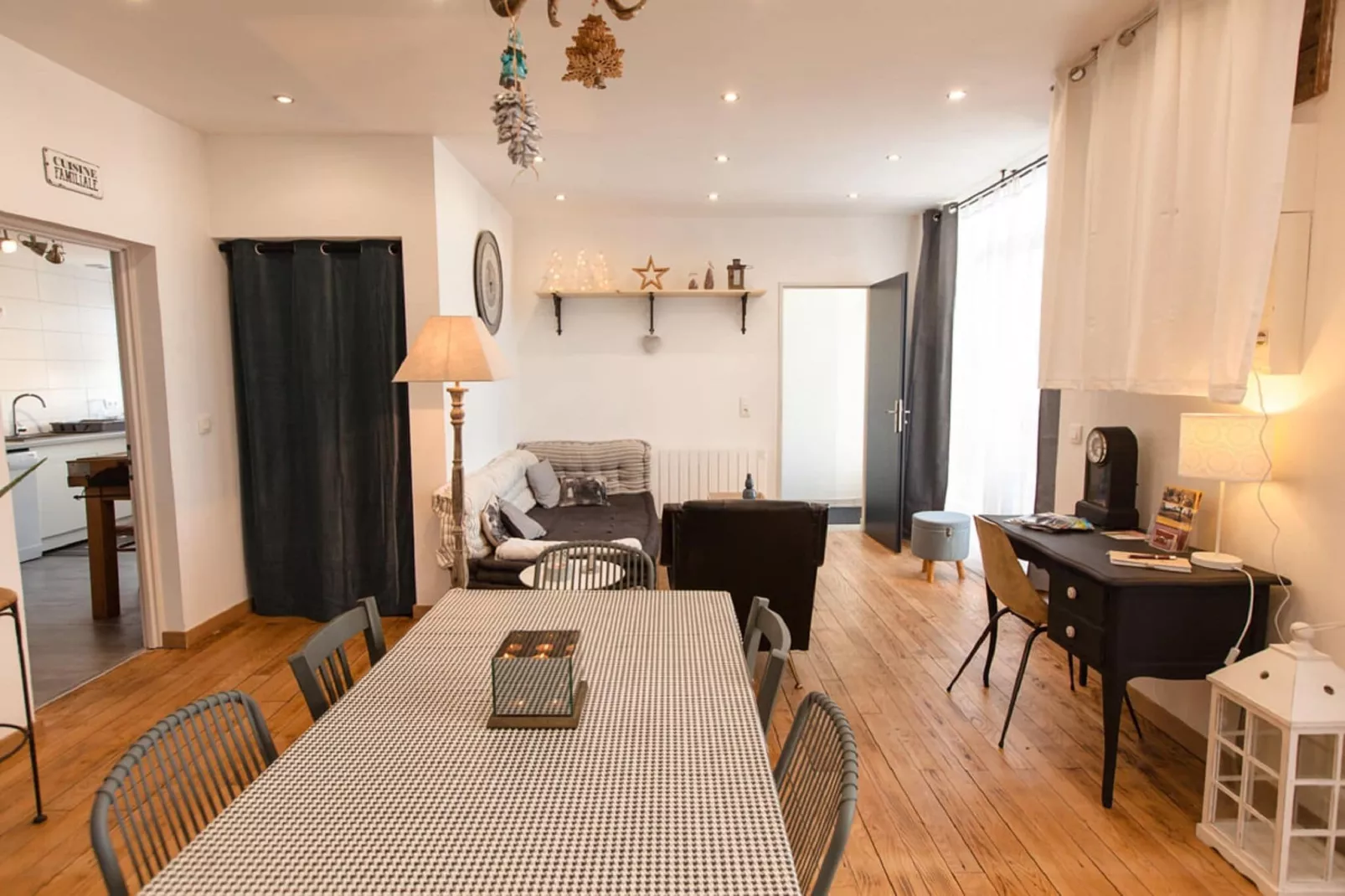 LA MAISON DU GARDIEN-Esszimmer