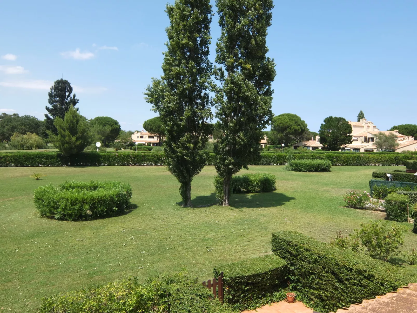 Les Catalanes du Golf-Outside