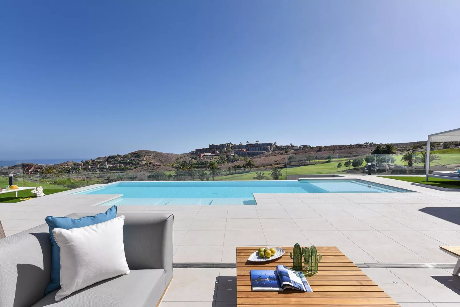 VILLA SUNSET VILLA 12 pax-Vue d'été