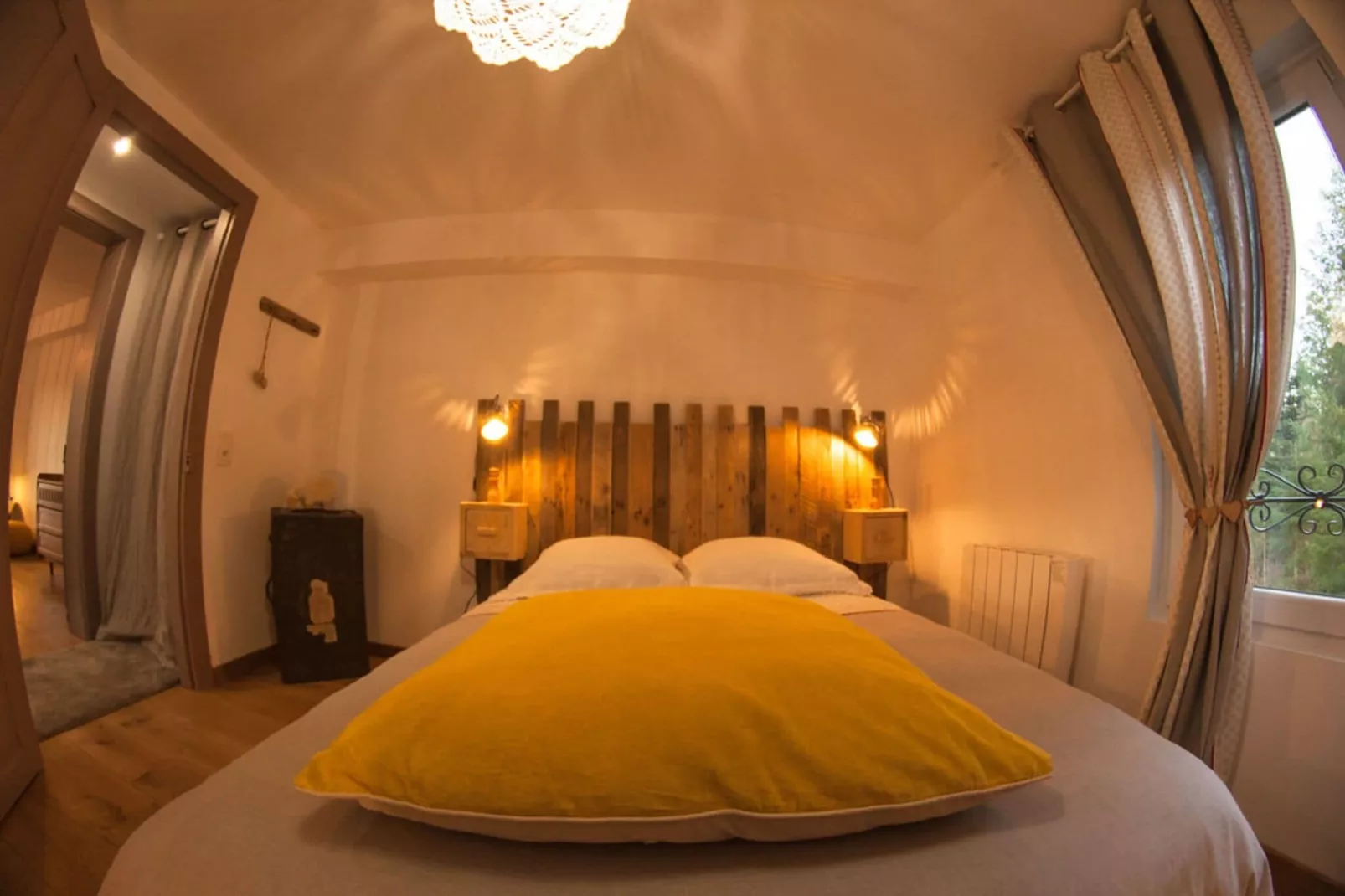 LA MAISON DU GARDIEN-Schlafzimmer