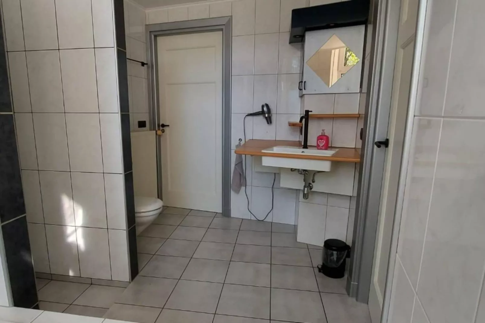 Huize Hops-Bathroom