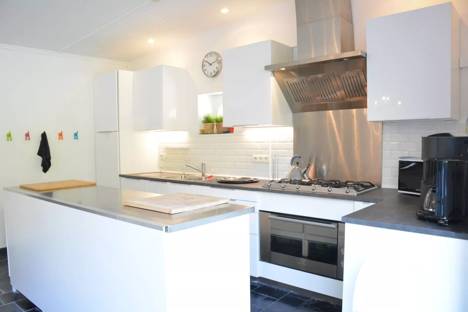 Enjoysquare 22-Kitchen