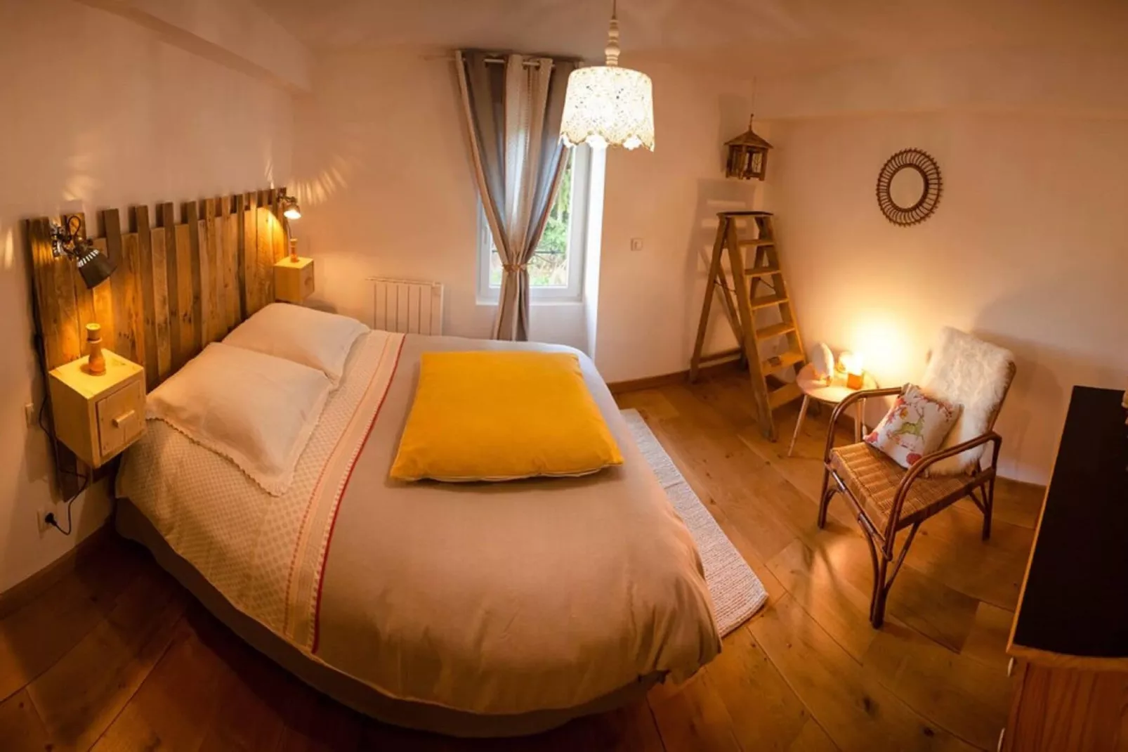 LA MAISON DU GARDIEN-Schlafzimmer