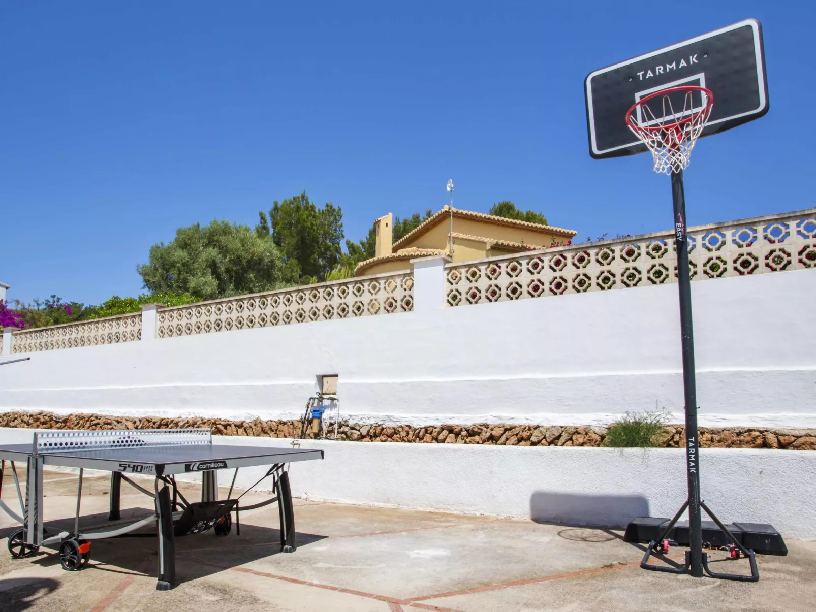 Villa Irenal-Outside