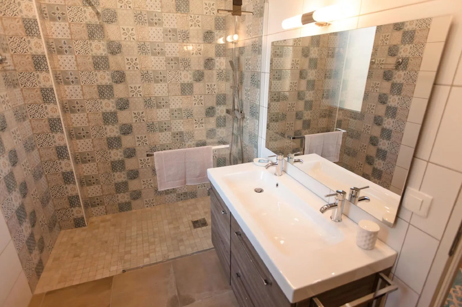 LA MAISON DU GARDIEN-Badezimmer