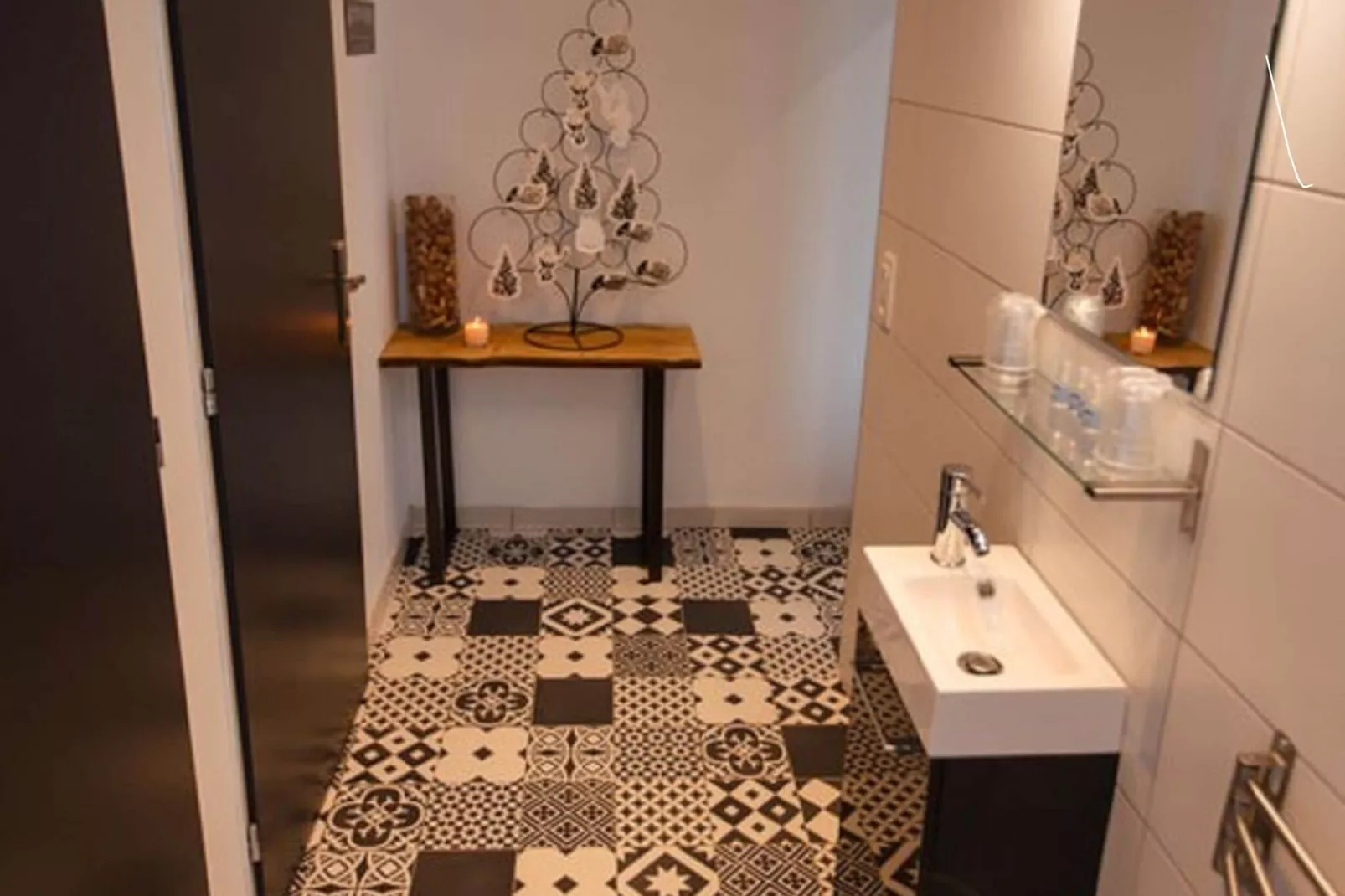 LA MAISON DU GARDIEN-Badezimmer