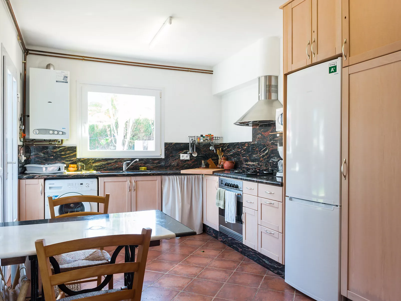 Toscal-Inside