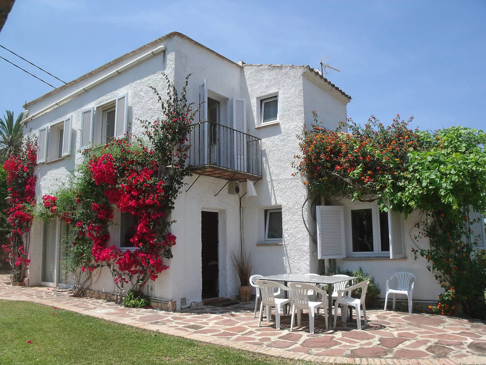 Toscal-Outside