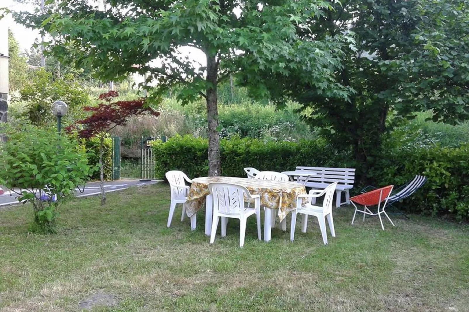 Casa Via Pieve-Gardens summer