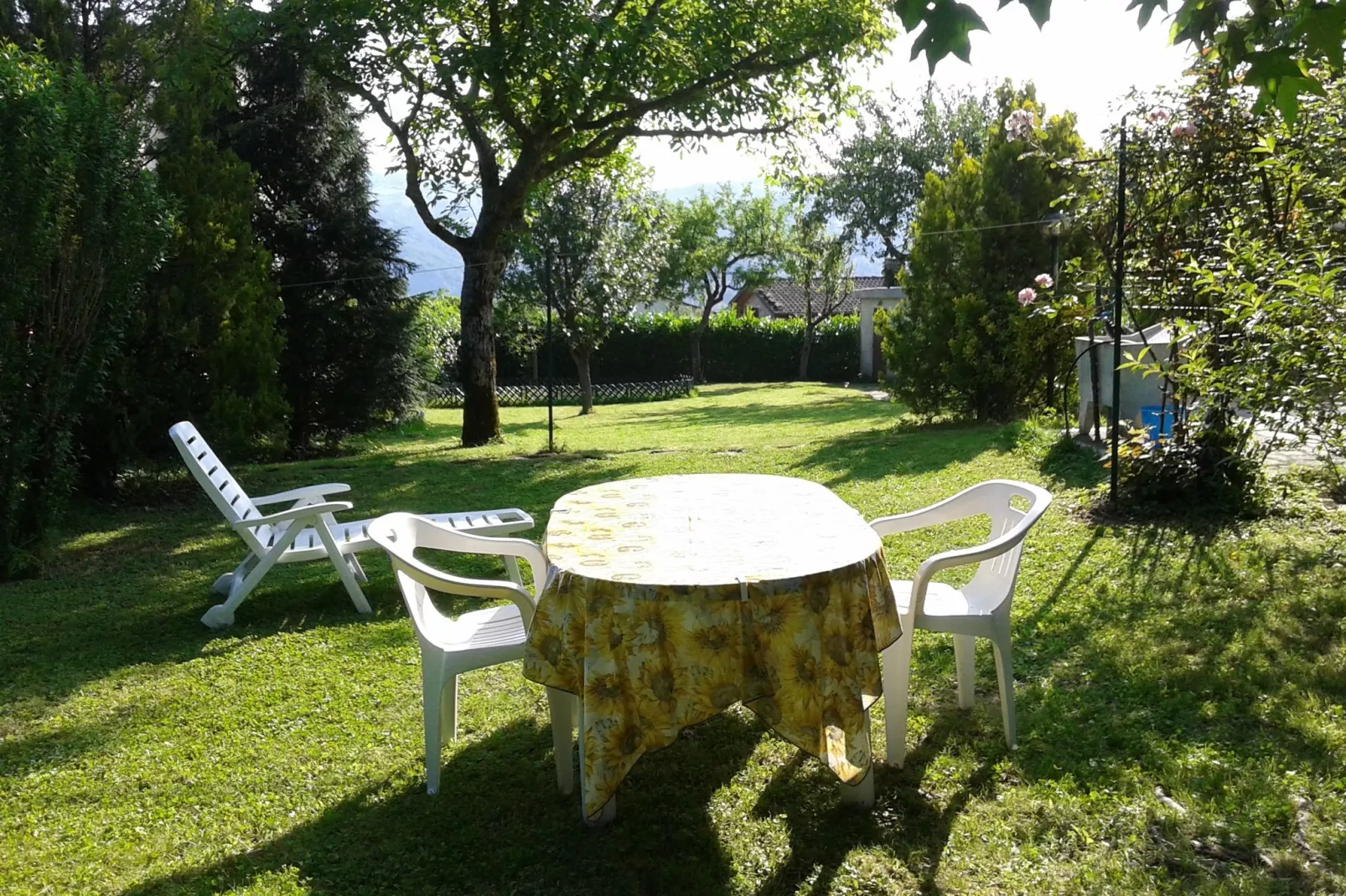 Casa Via Pieve-Gardens summer
