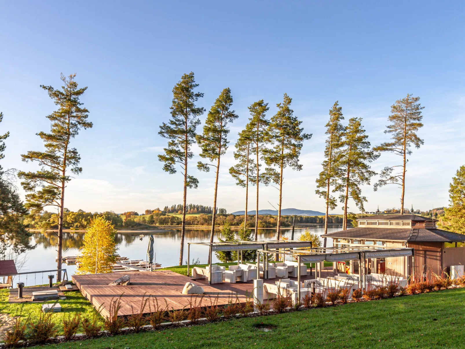 Lakeside Village 13-Dedans