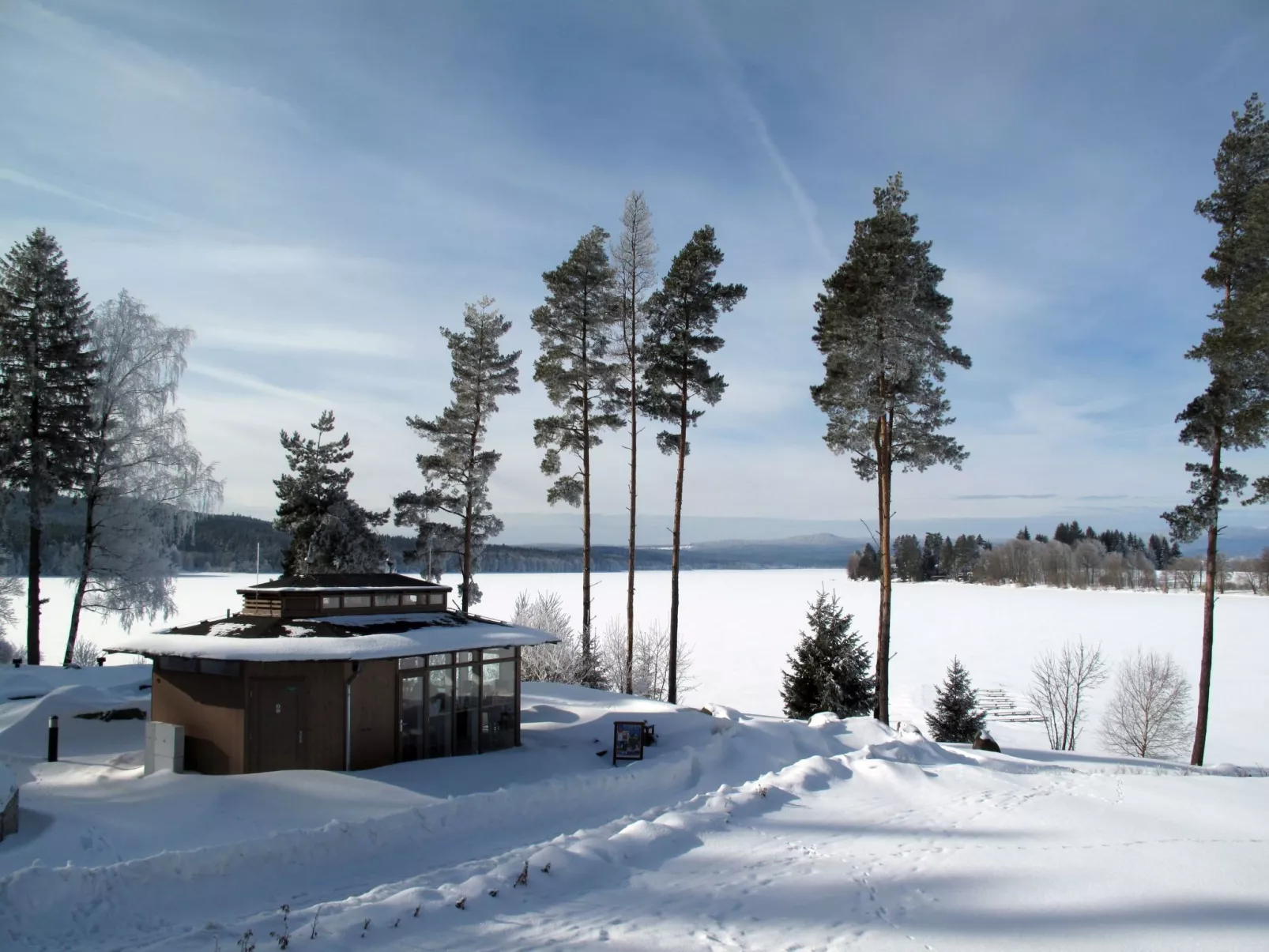 Lakeside Village 13-Dedans