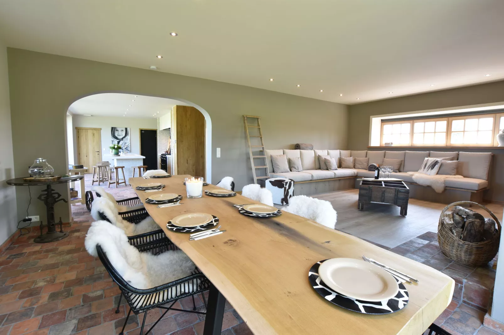 Gisèle-Dining room