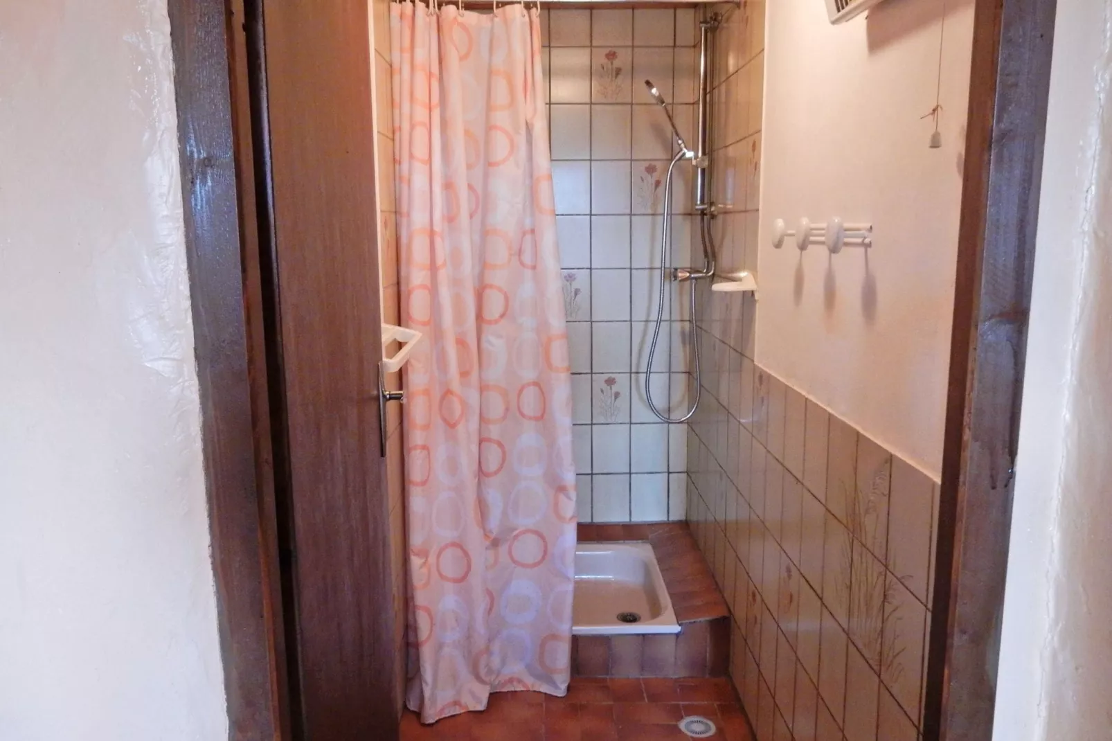 Genevieve 1-Bathroom