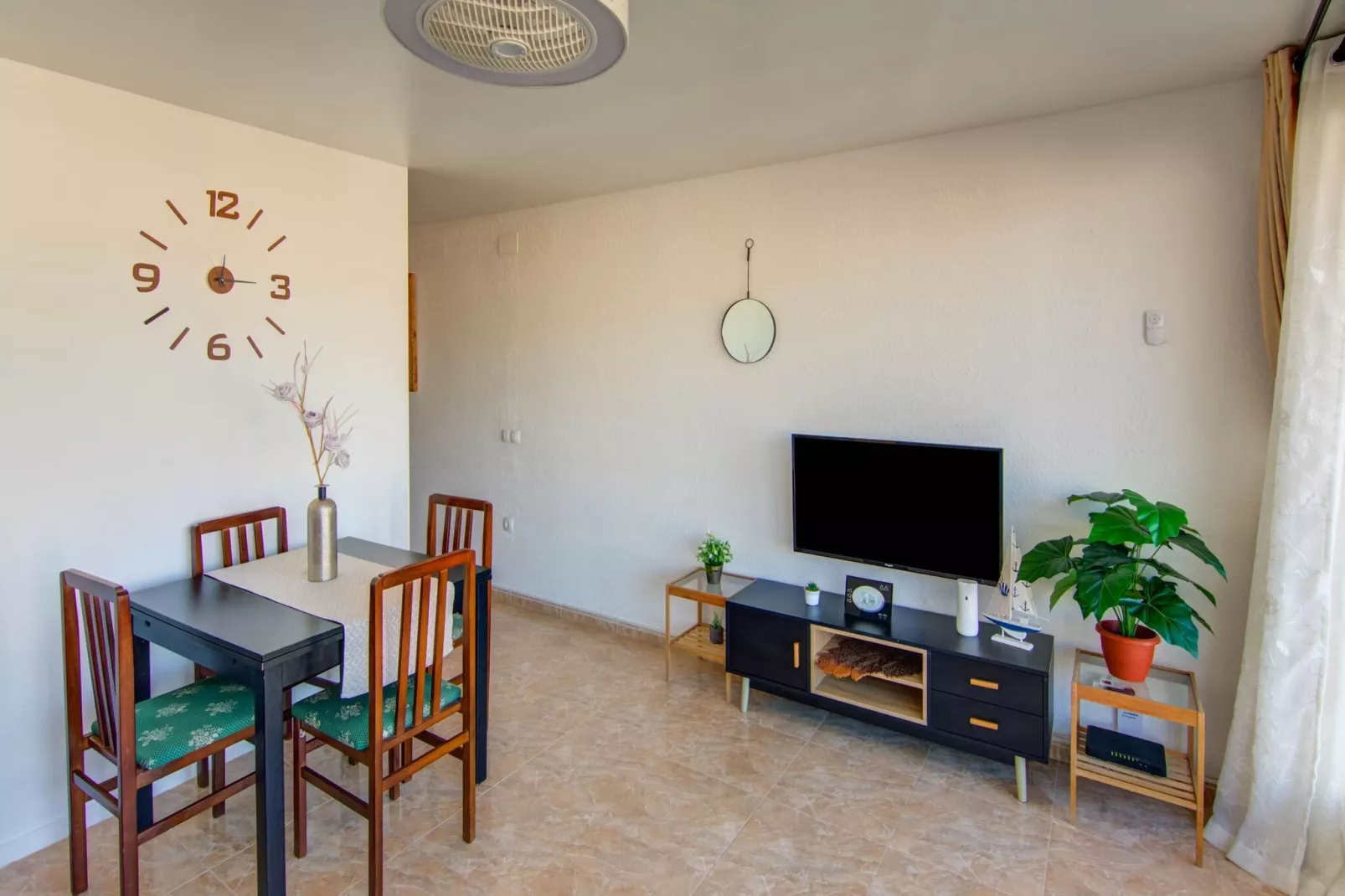 Precioso apartamento en Lloret de Mar-Dining room