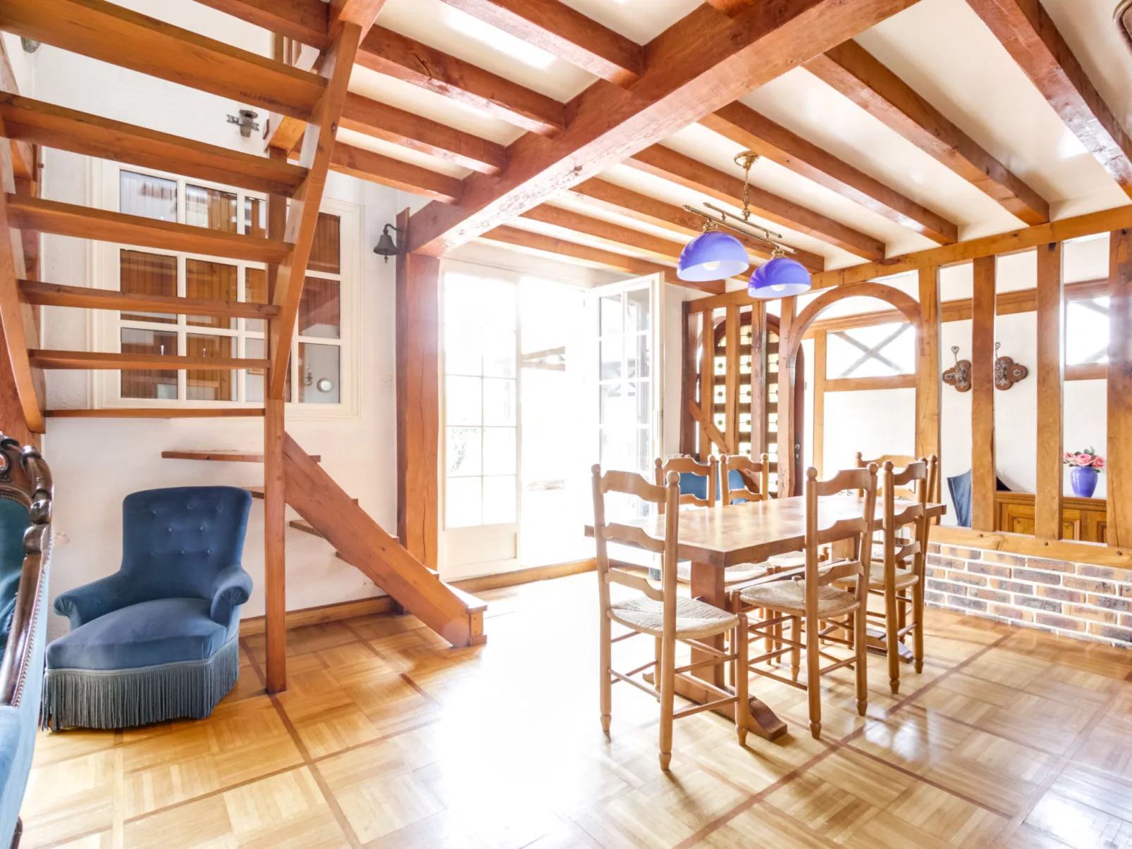 Petit Champ-Inside