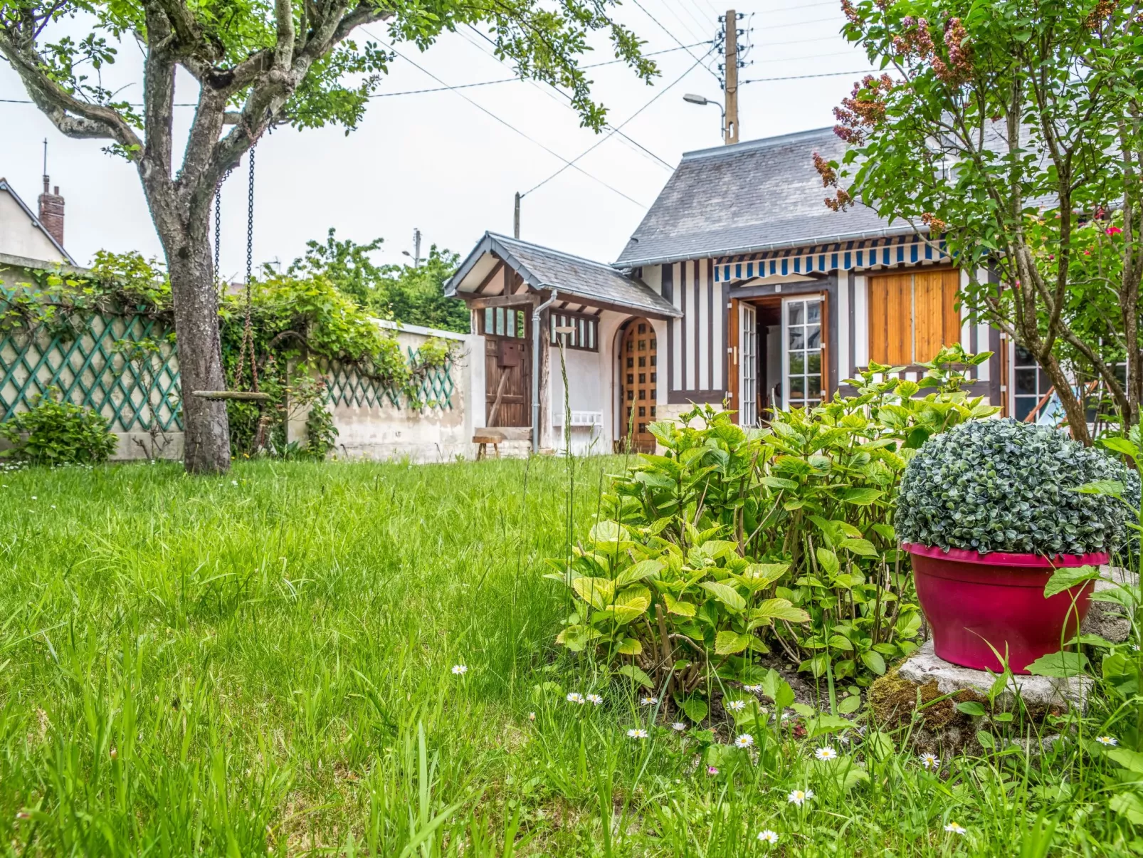 Petit Champ-Outside