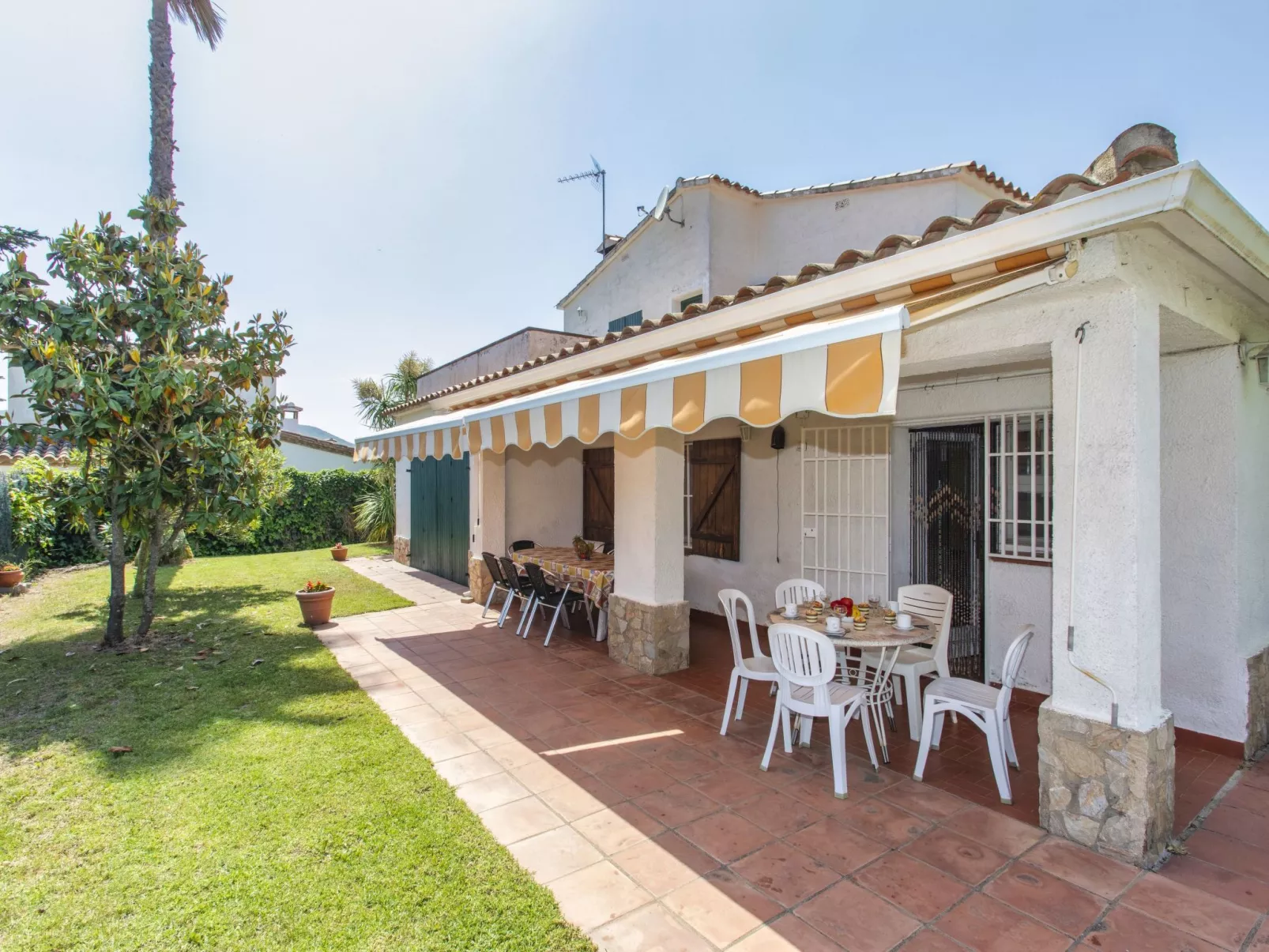 Puig Dels Daus-Outside
