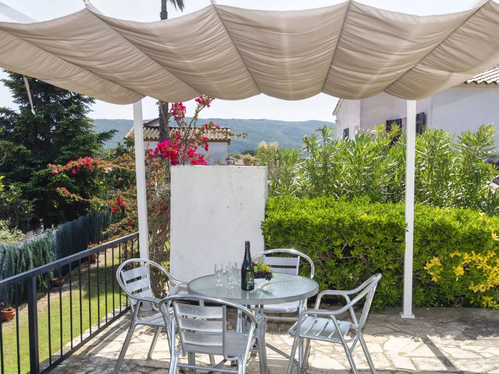 Puig Dels Daus-Outside