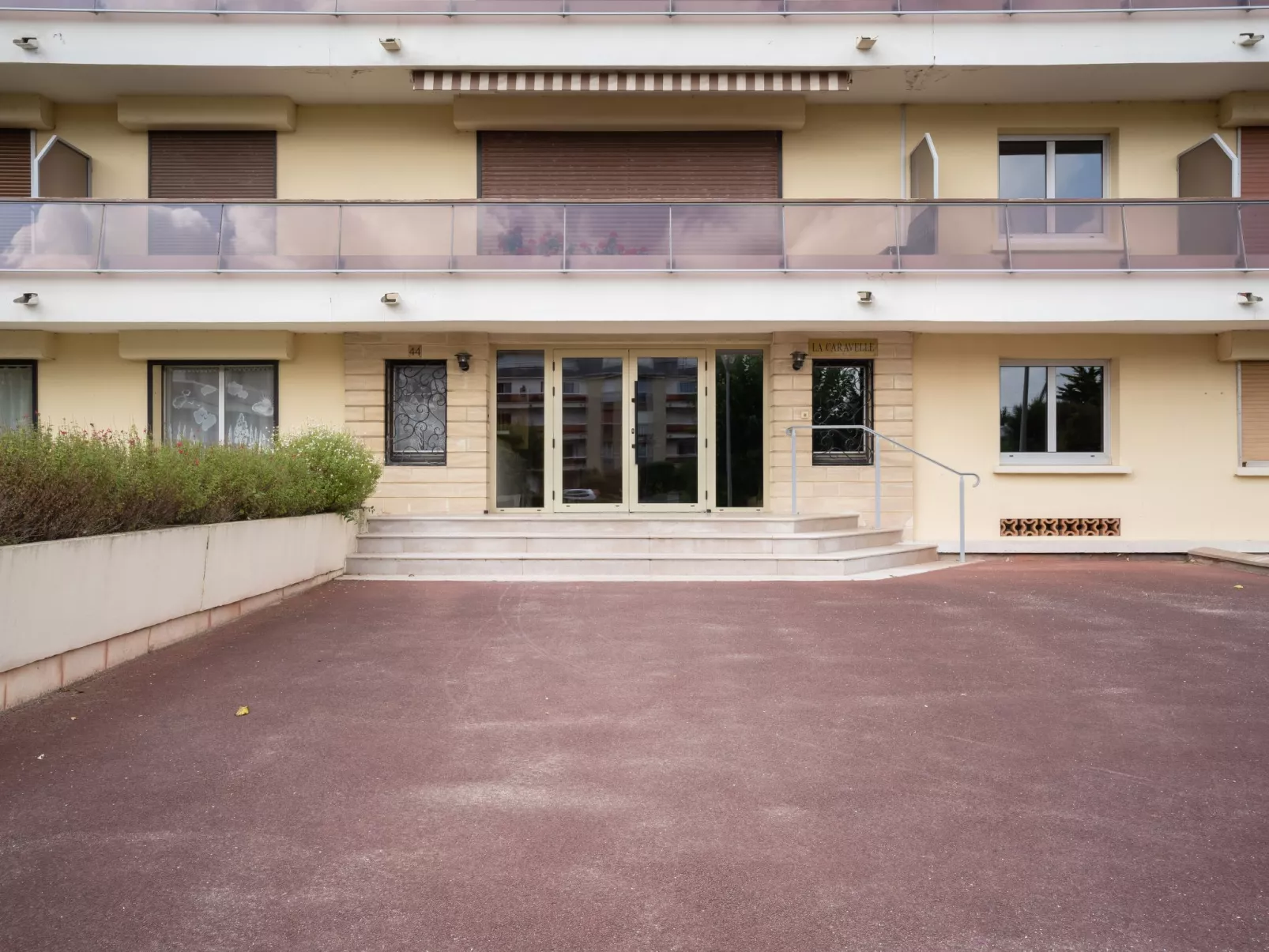 Les Caravelles-Outside