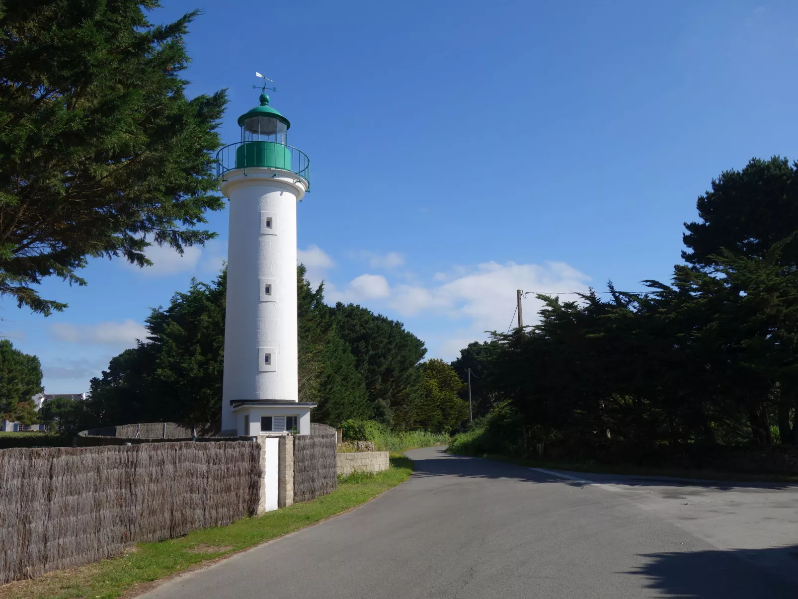 Phare de Kernevest-Outside