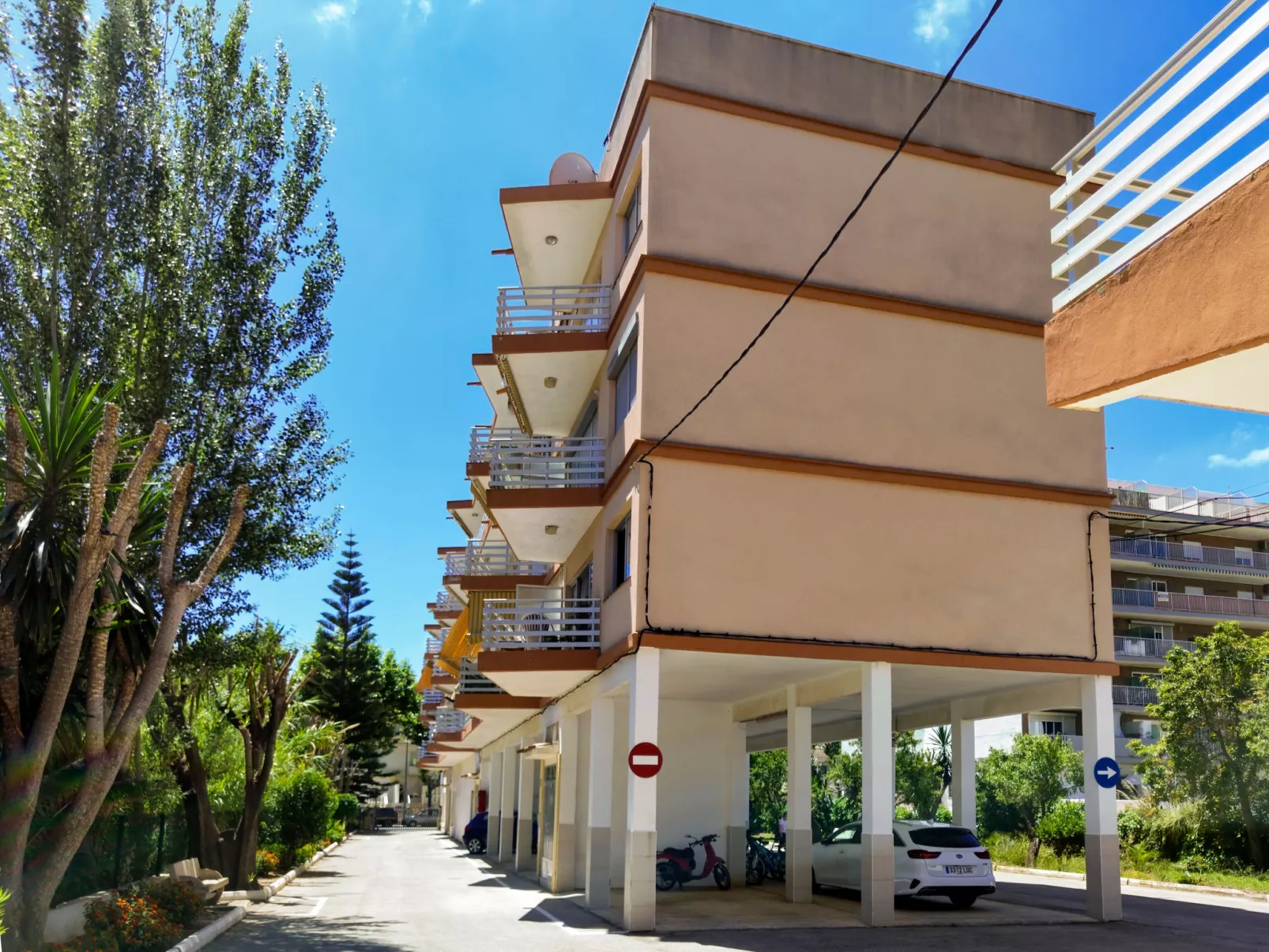 La Fontana-Outside