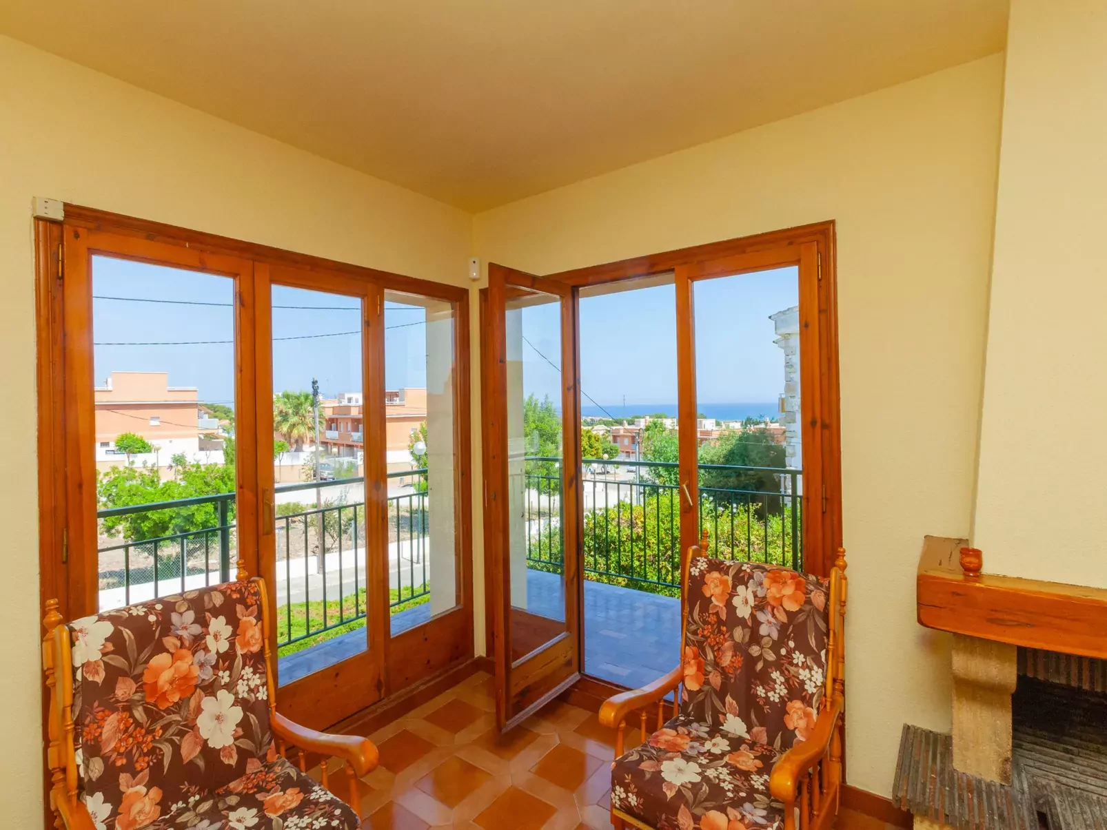 Tres Olivos-Inside