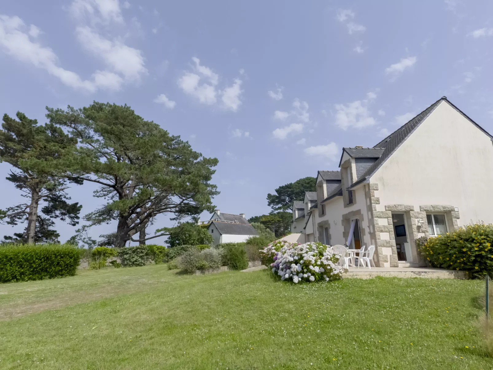 Maison Poul-Outside