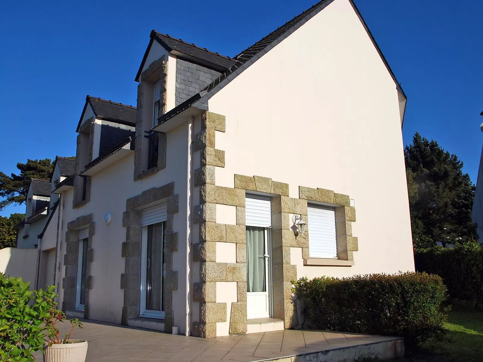 Maison Poul-Outside