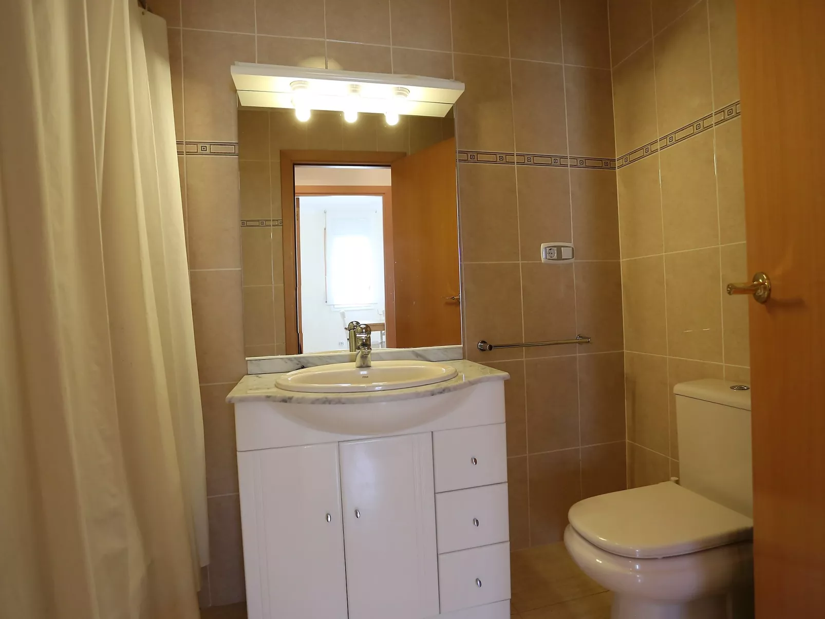 Jalisco de los Monteros-Inside
