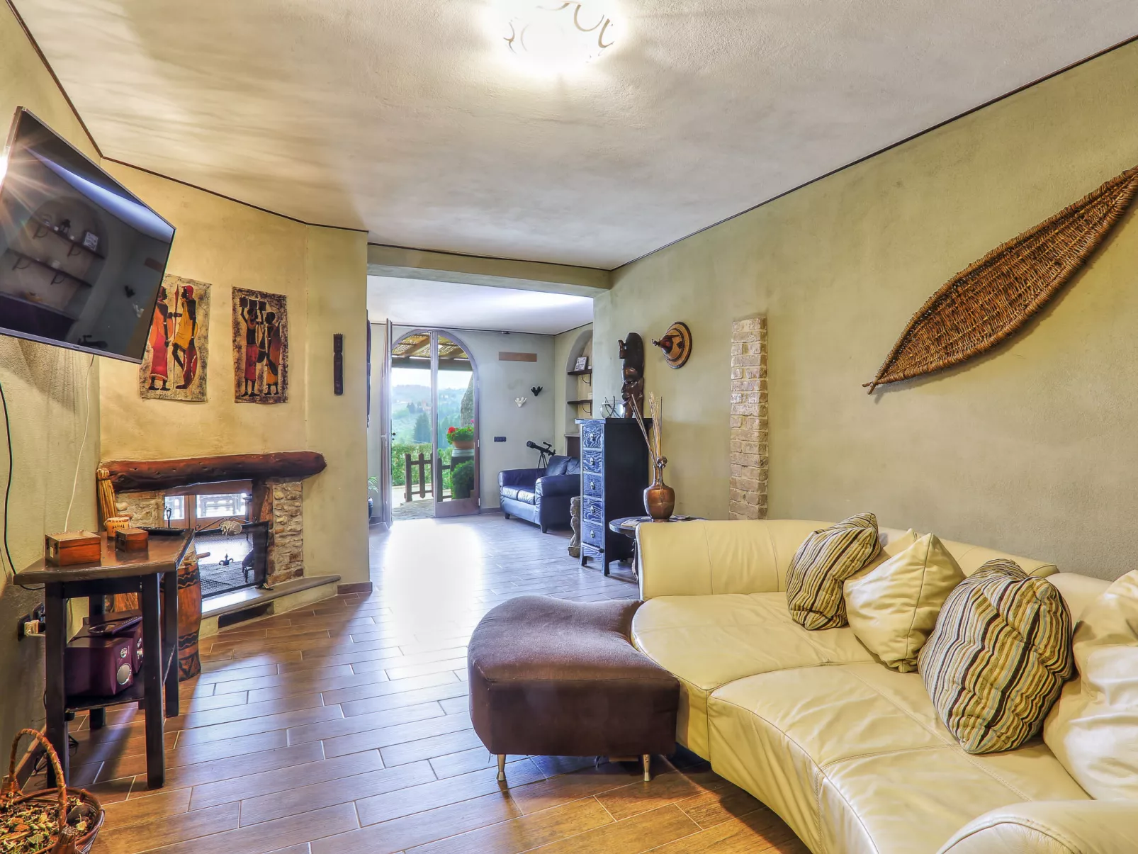 Decameron house-Inside