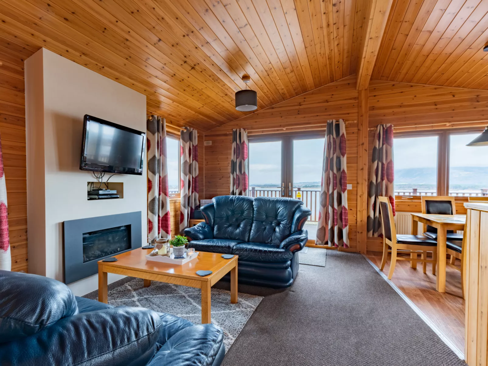 Loch Leven Lodge 12-Inside