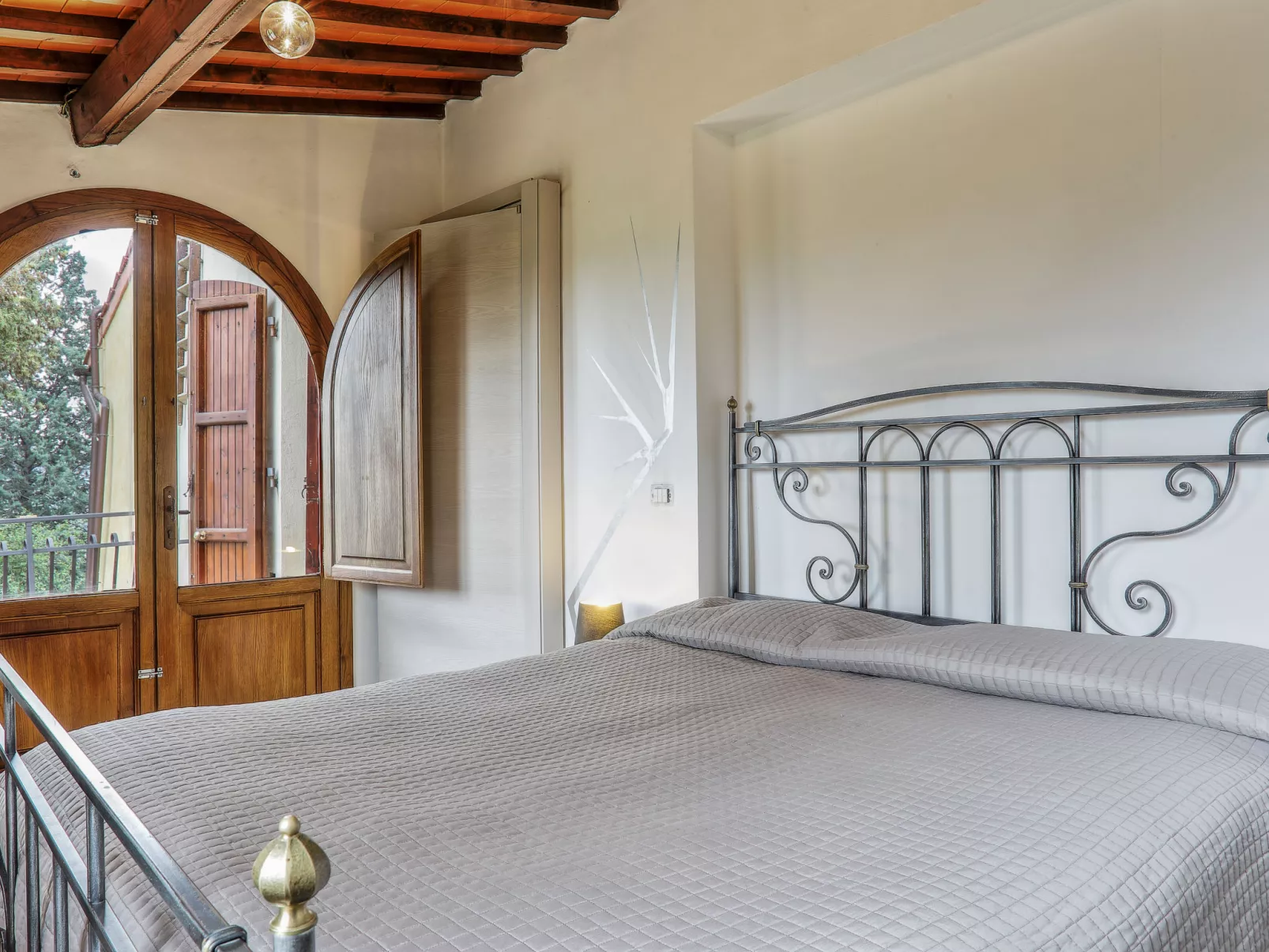 Decameron house-Inside