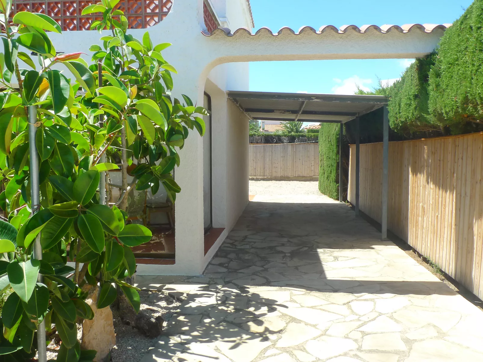 Marinada-Outside
