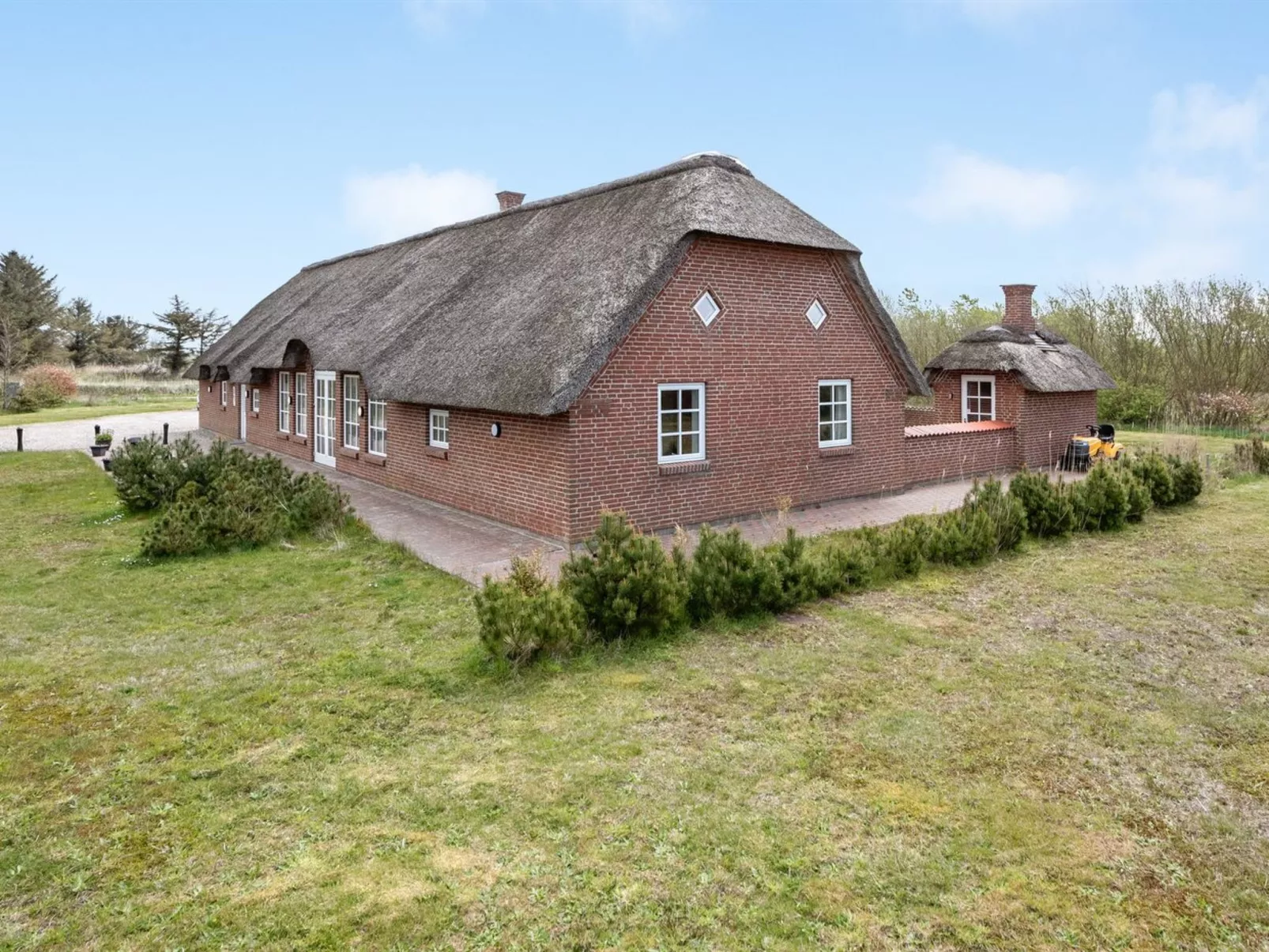 "Barrit" - 2.5km from the sea-Outside
