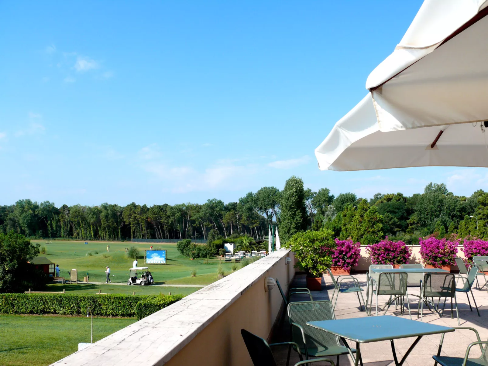 Cosmopolitan Golf (TIR280)-Outside
