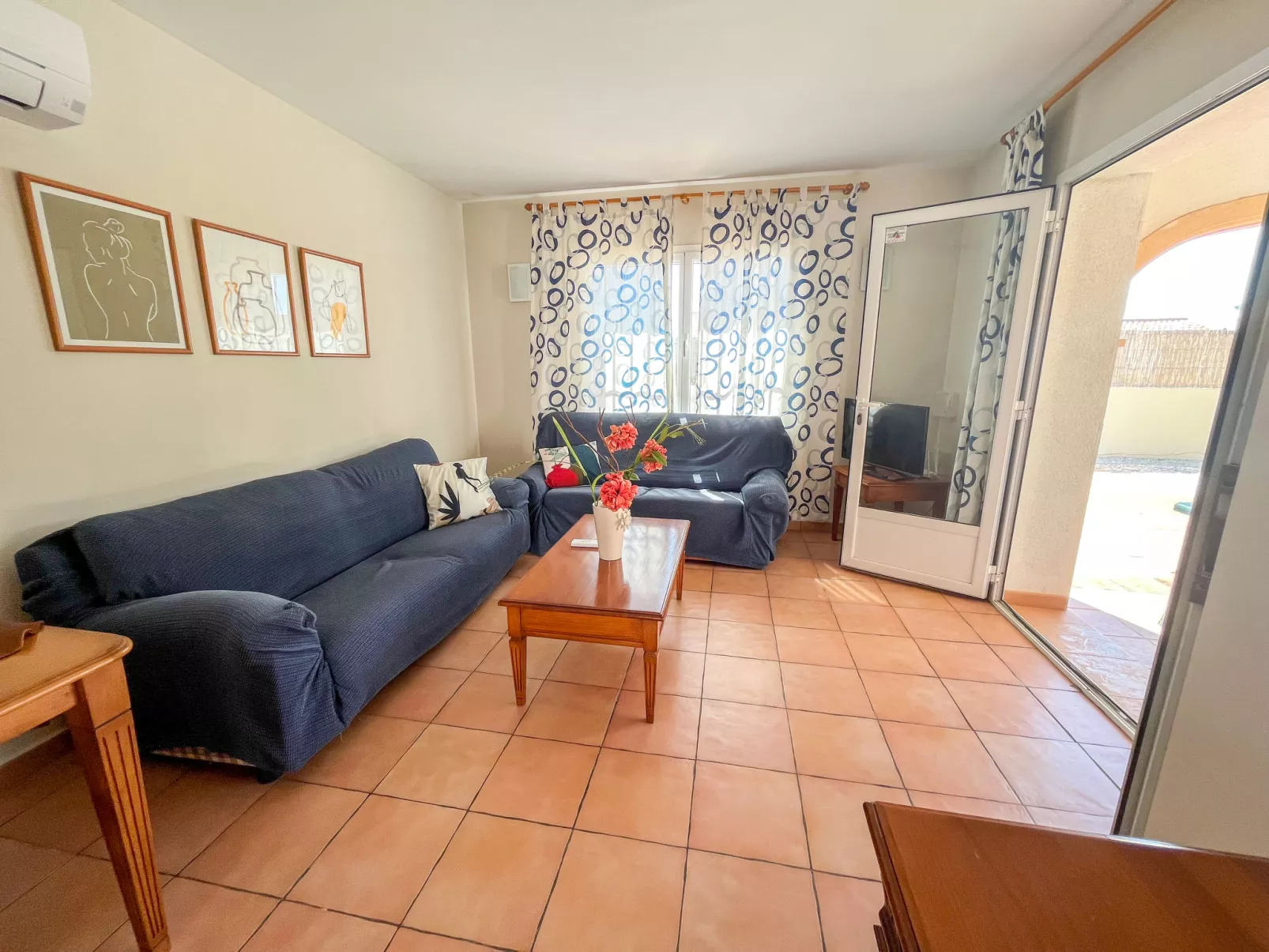 Comino-Inside