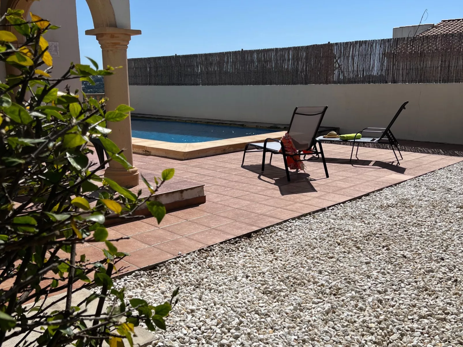 Comino-Outside