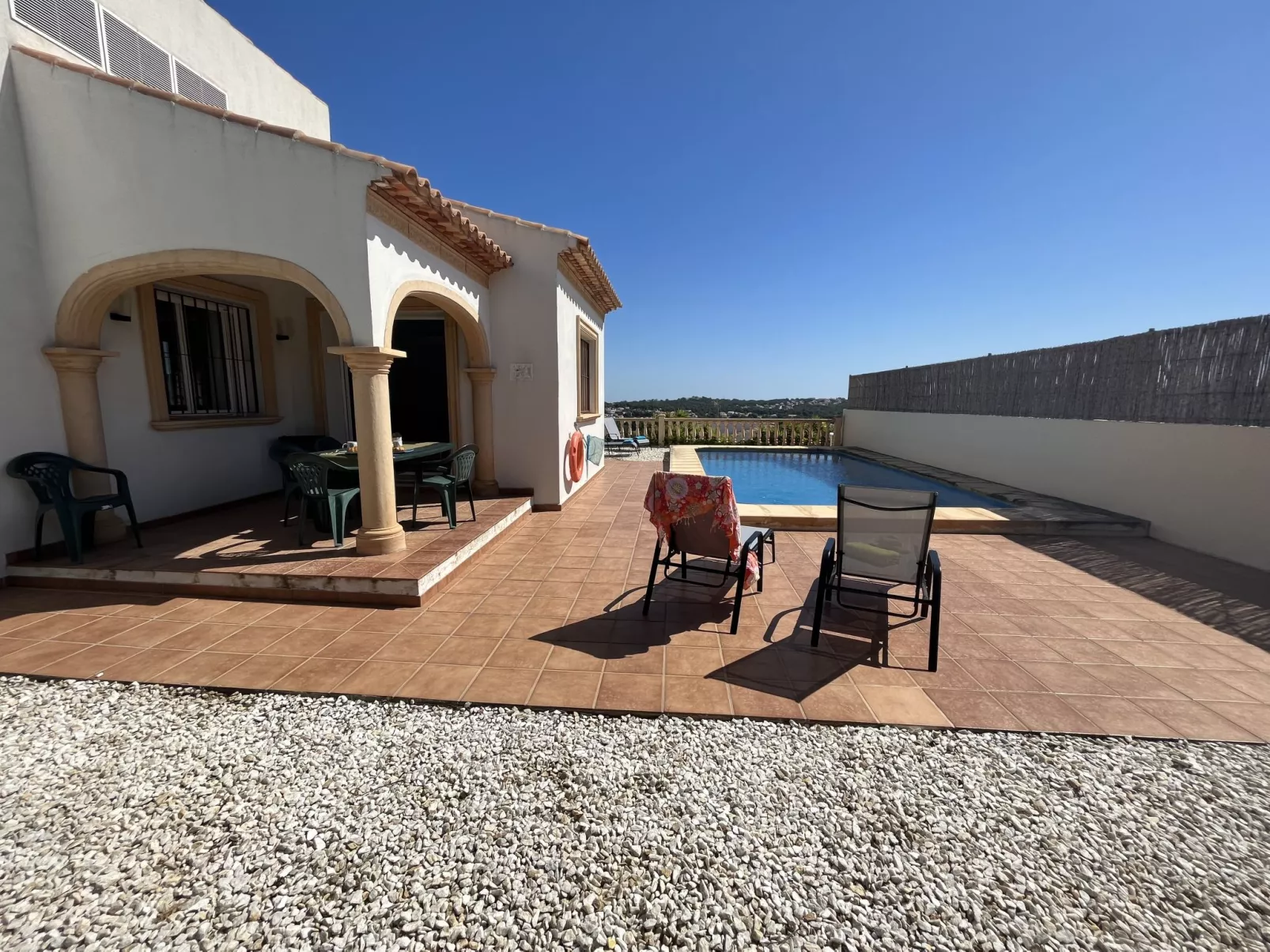 Comino-Outside