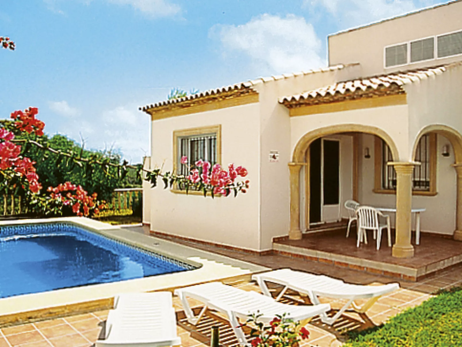 Comino-Outside