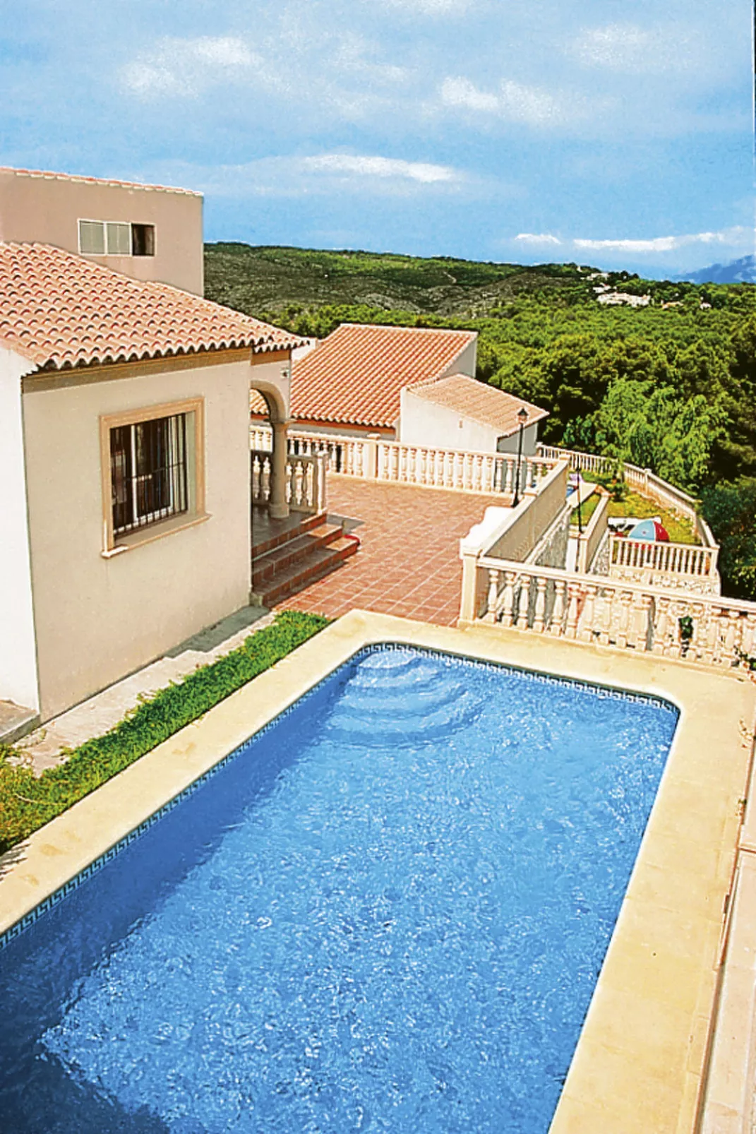 Comino-Outside