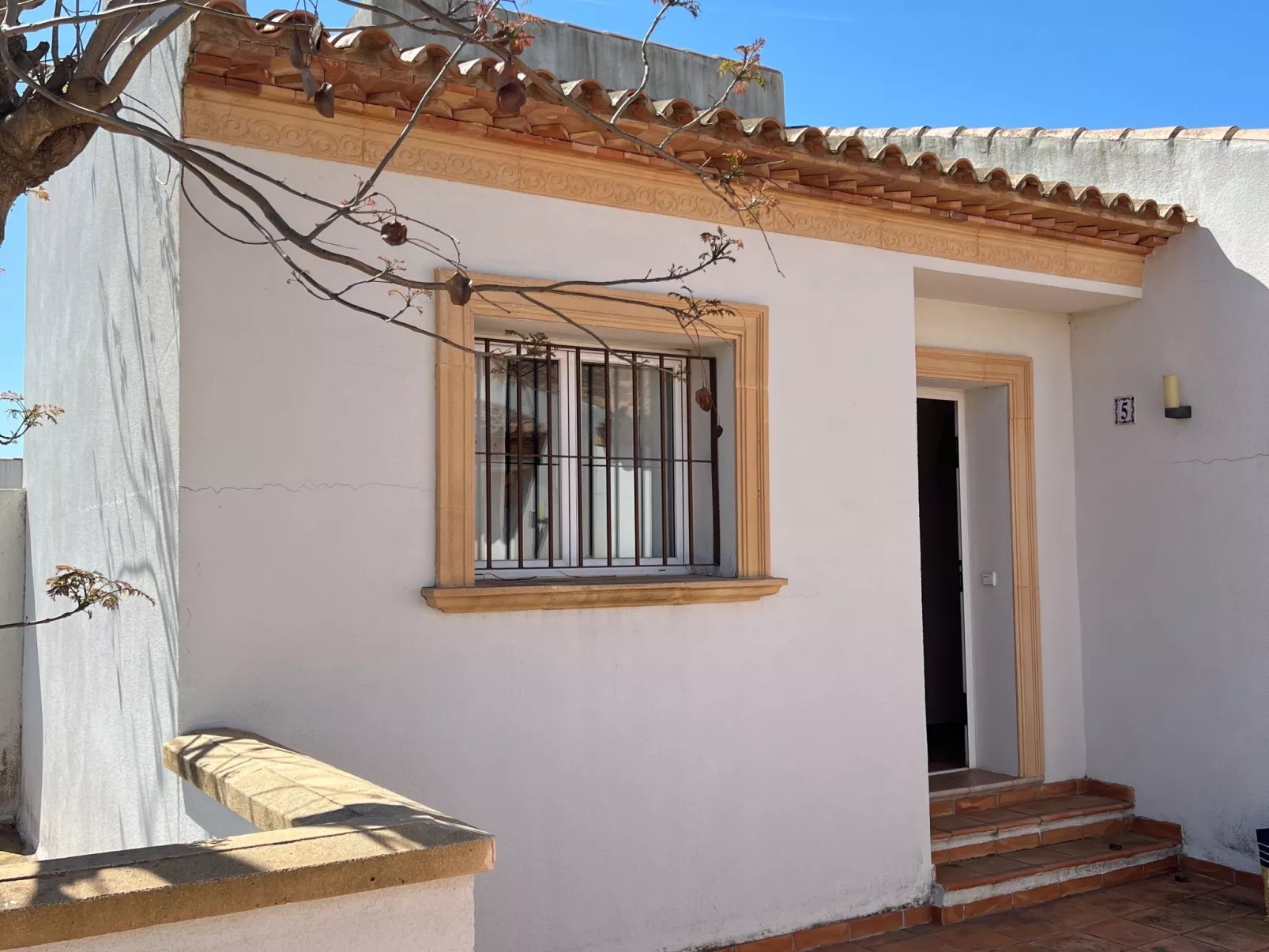 Comino-Outside