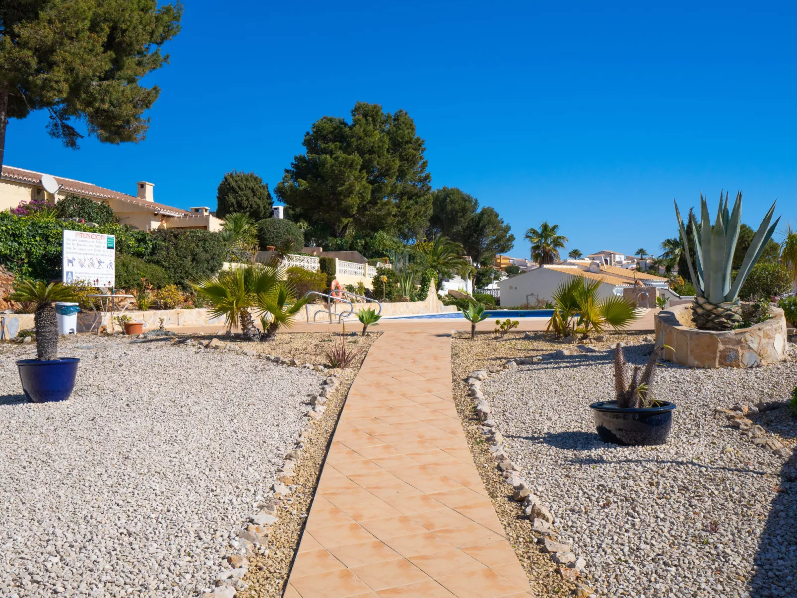 Pueblo de la Luz-Outside