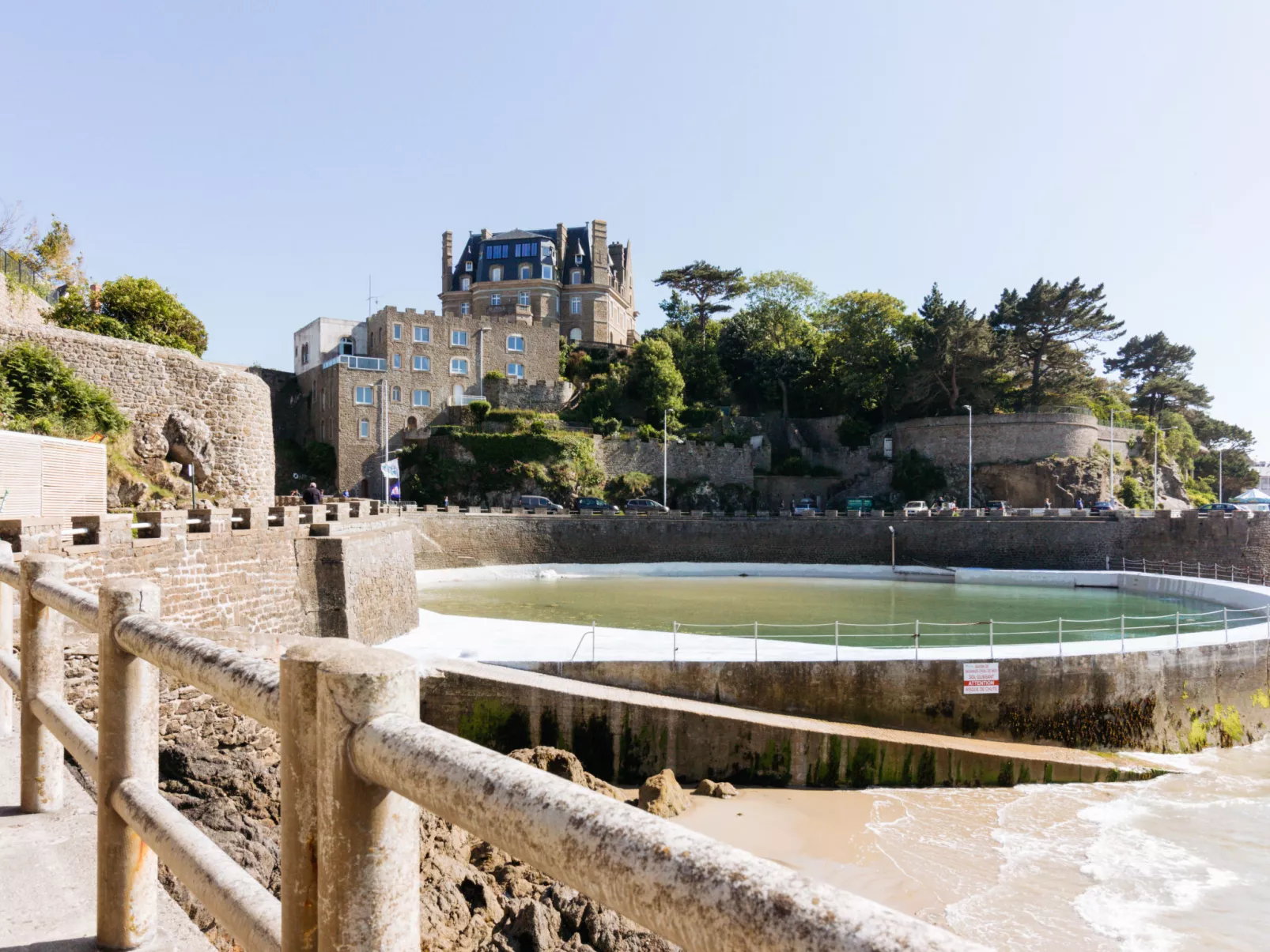 Château des Deux Rives-Outside